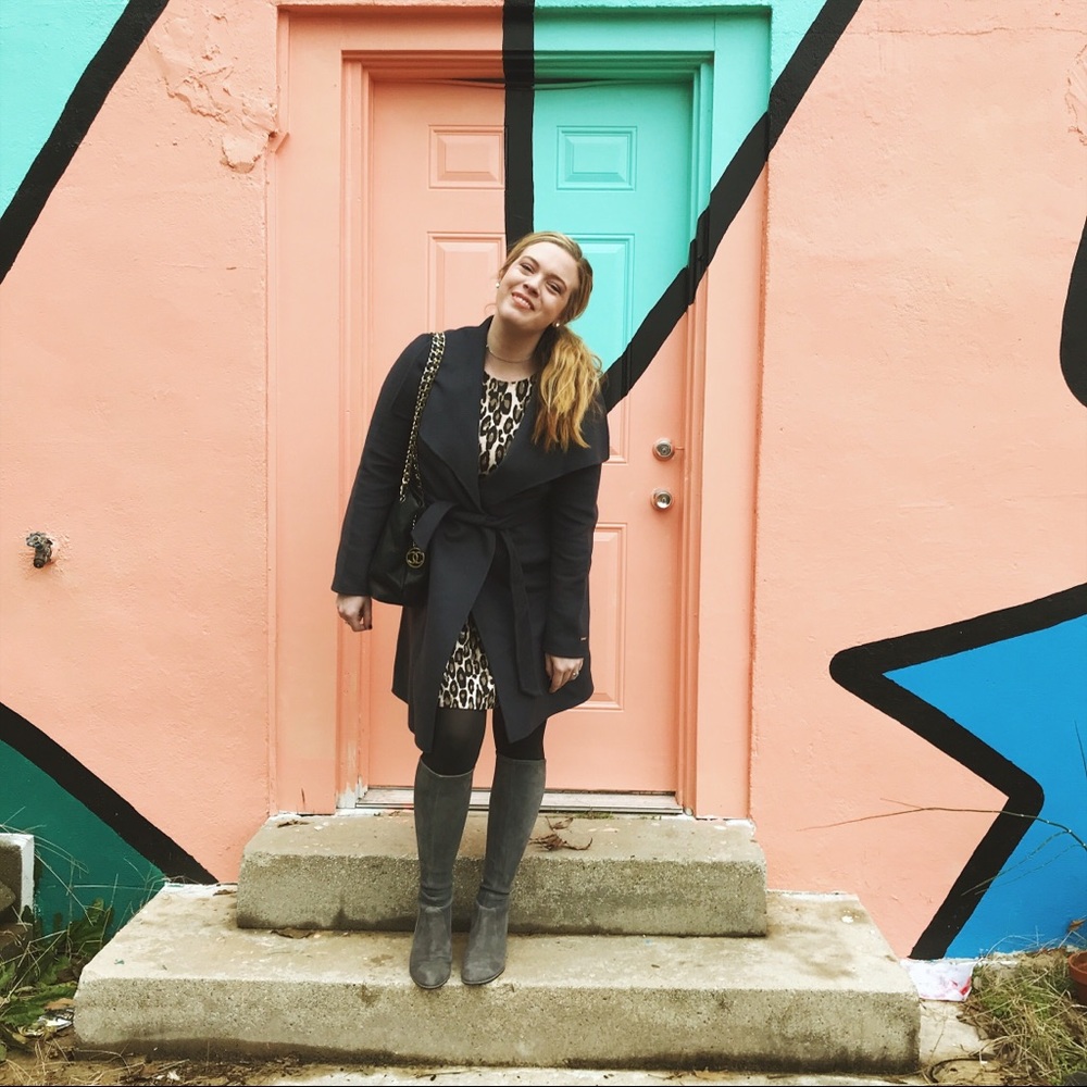 Meet your Posher, Kate Lauer! - Picture 2 of 6